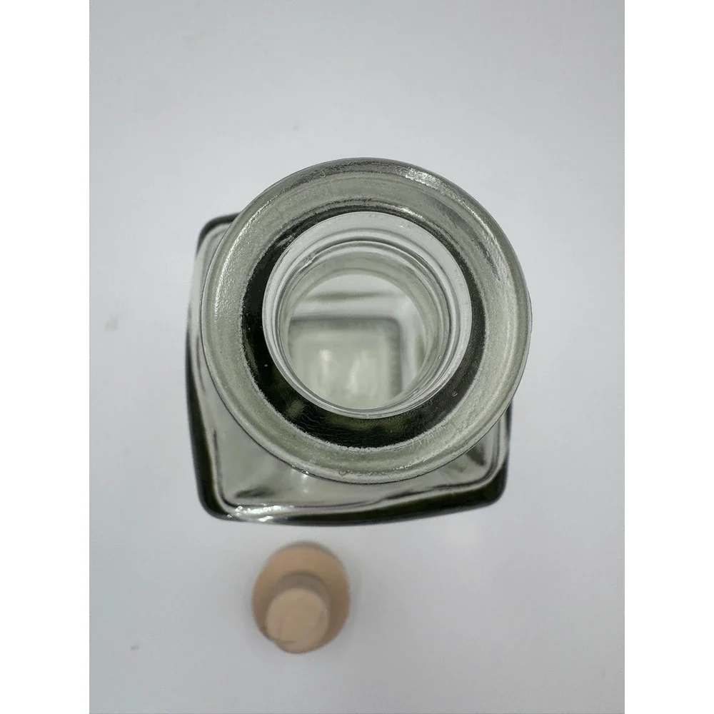 Clear Wavy Glass Decanter Bottle with Synthetic Cork Stopper Modern‎ Barware